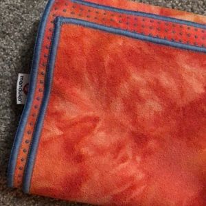 Manduka yoga mat towel